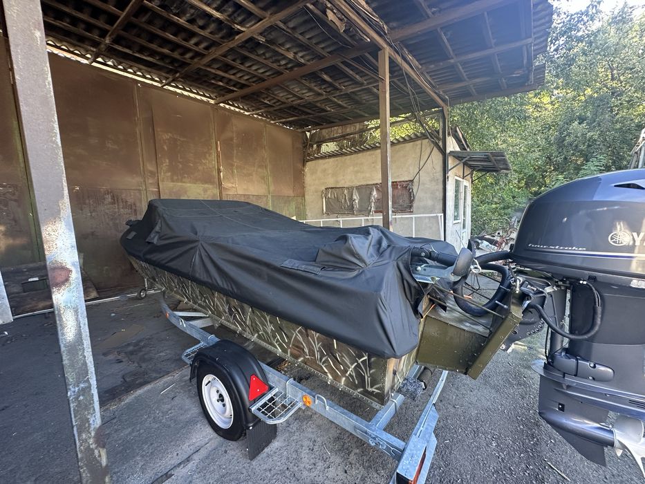 Пошив тентов для лодок  а так же перешивка сидений.