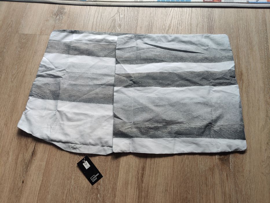 Dwie Poszewki na poduszki nowe