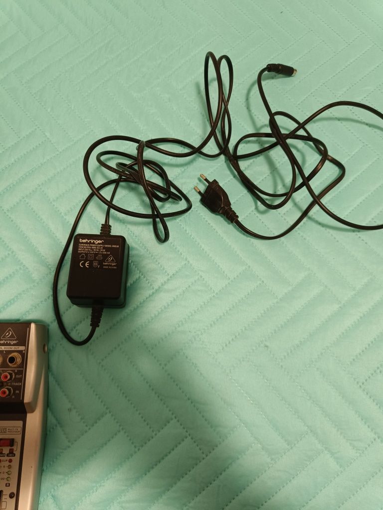 Mesa de som Behringer xenyx 1002