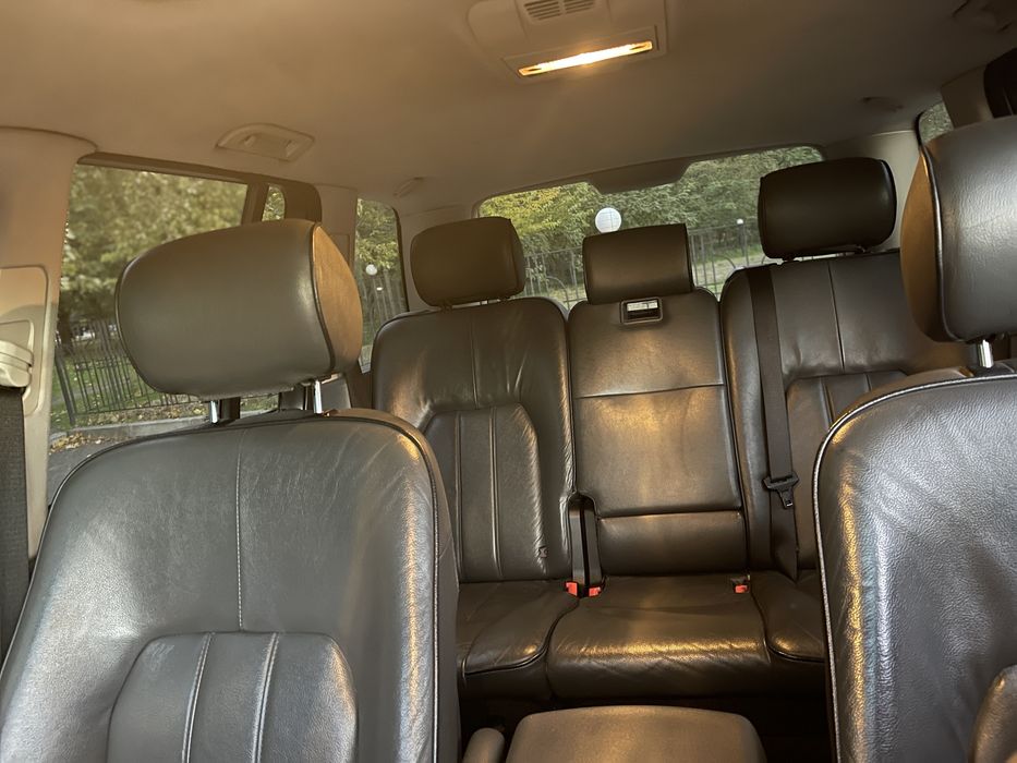 Продам Land Rover Range Rover 4.4 2007 года Официал