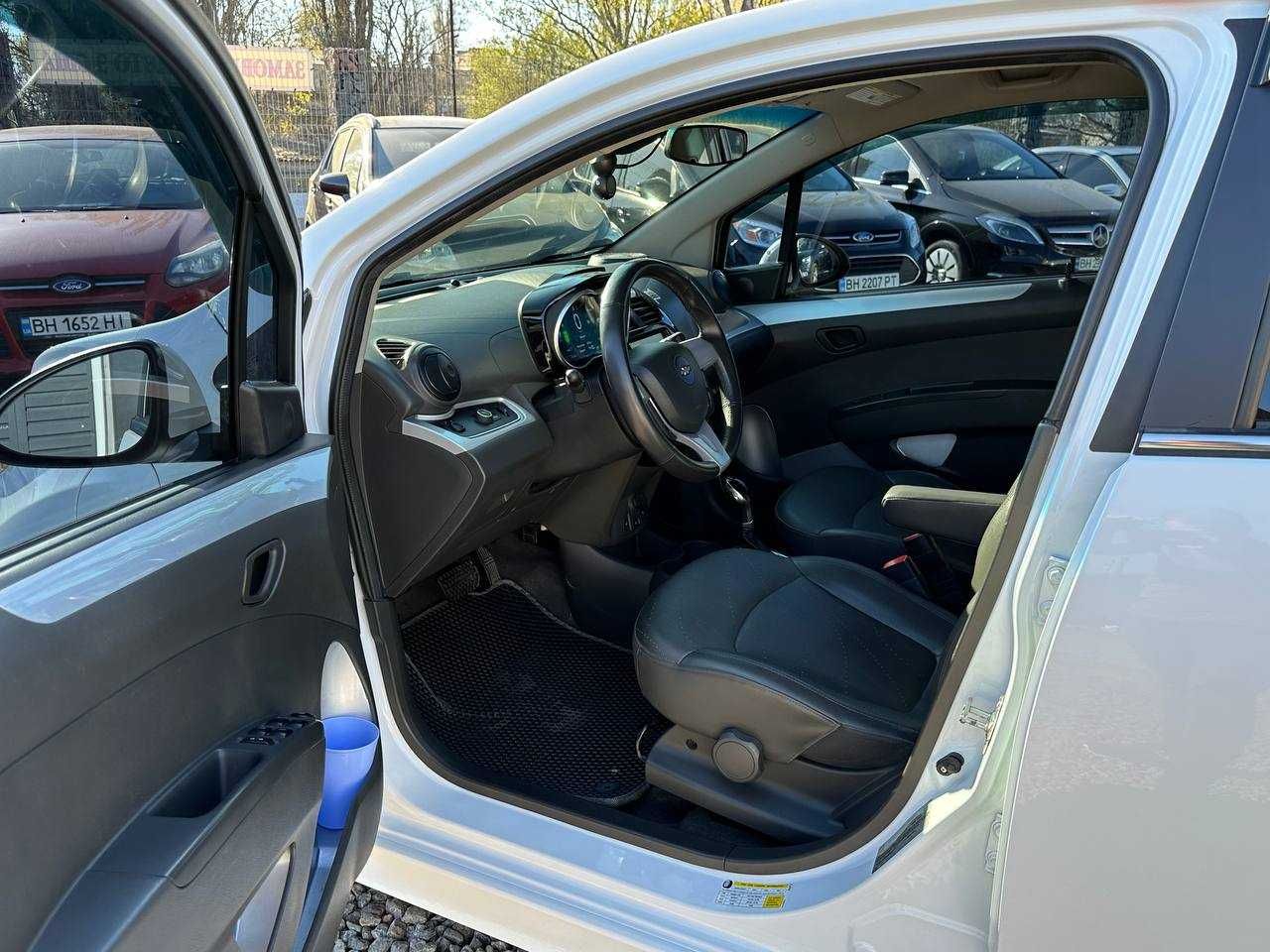 Авто Chevrolet Spark 2016