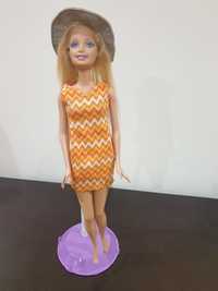 Barbie praia com chapéu