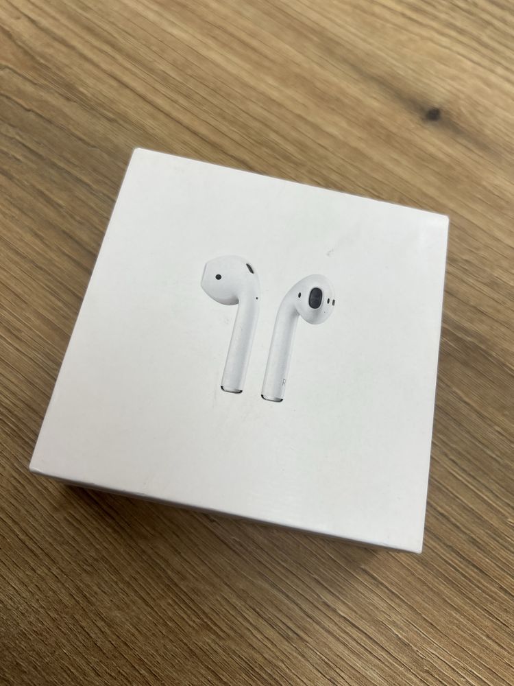 AirPods 2 з безпровідною зарядкою