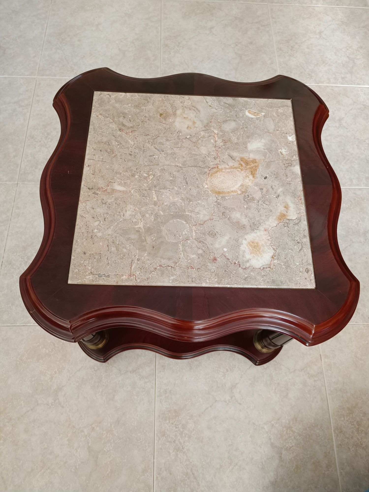 Mesa de centro em mogno
