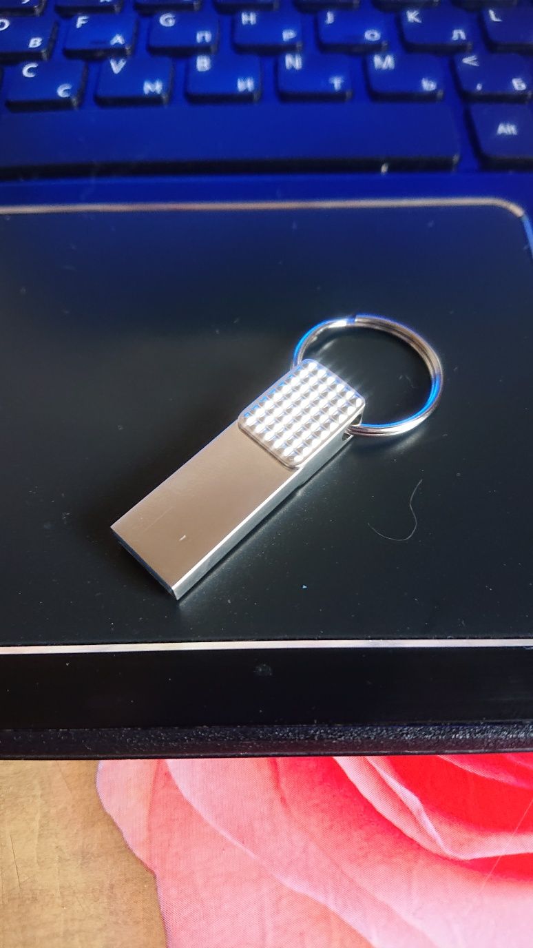 Флешка USB накопитель 2 терабайт.