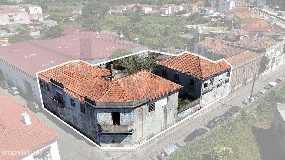 Moradias para reabilitar,  ou construção T2 e T3 a  12 minutos do Port