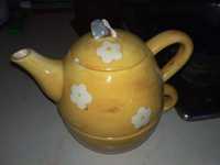 Imbryk na herbatę z filiżanką