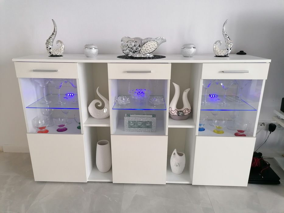 Duża biała komoda szkło Ledy wysoki połysk