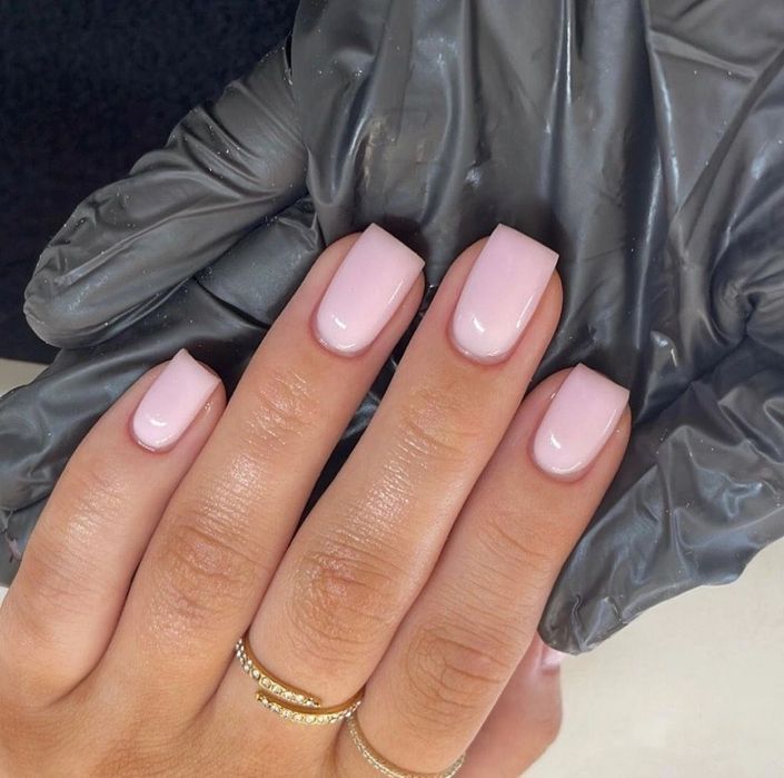 Manicure/ Przedłużanie i stylizacja rzęs oraz brwi