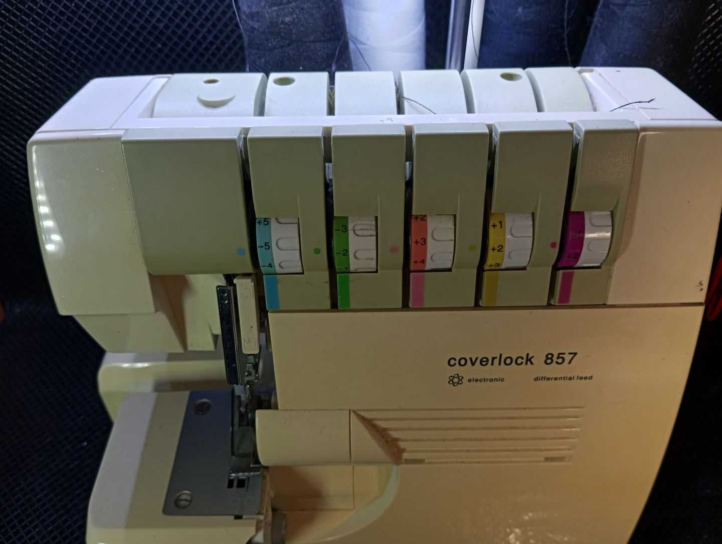 Maszyna do szycia Coverlock 857
