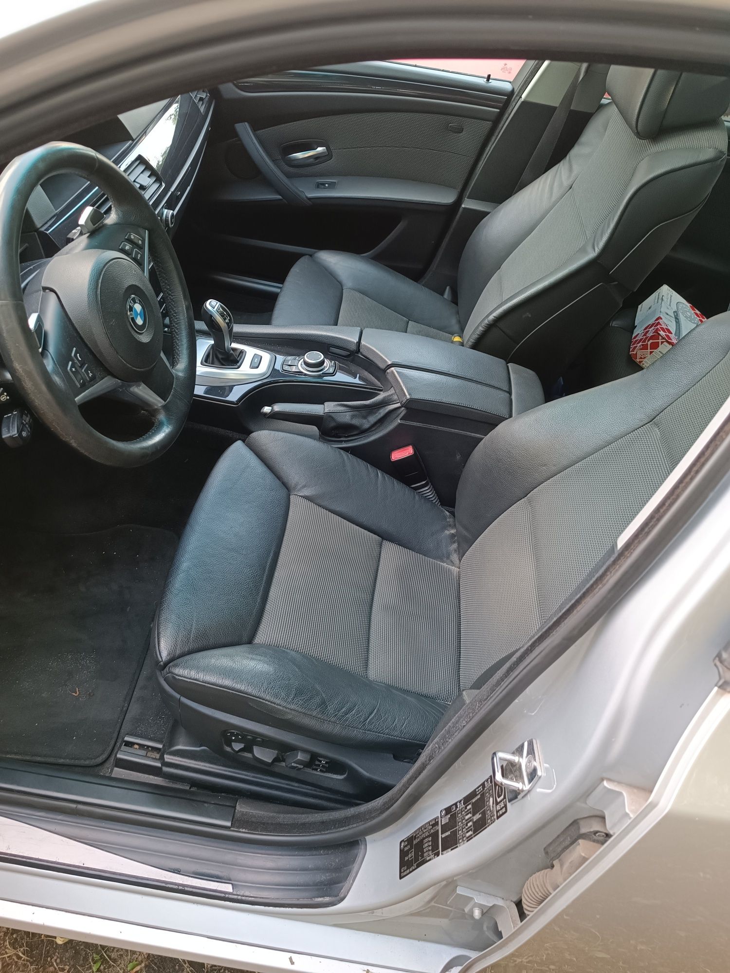 Wnętrze BMW e61 lift komforty półskóry grzane , boczki pod l7