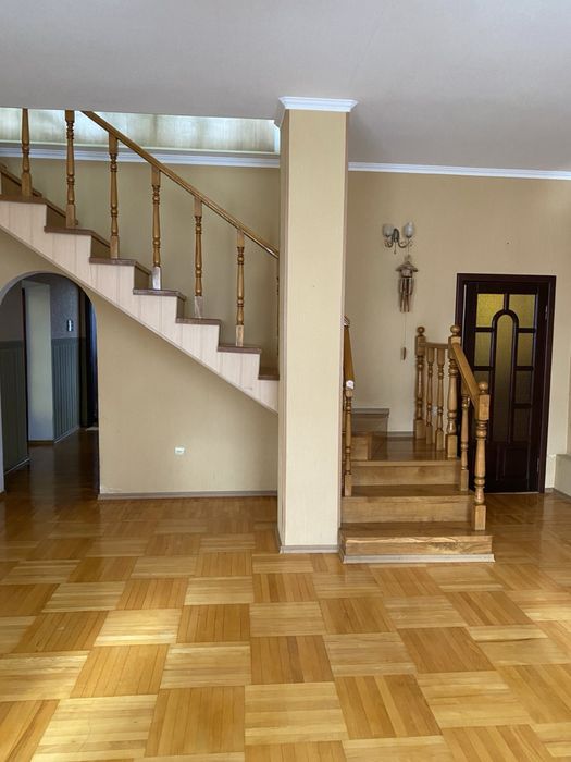 Продається двоповерховий будинок у місті Берестин.