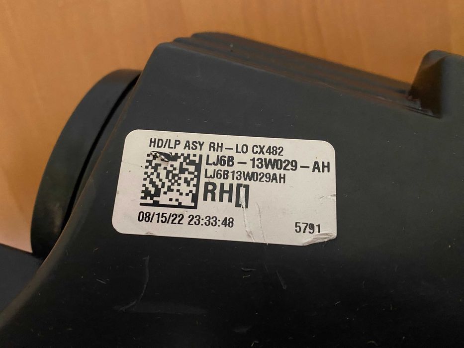 Фара передня права Ford Escape MK4 (2020-2022, США) галоген