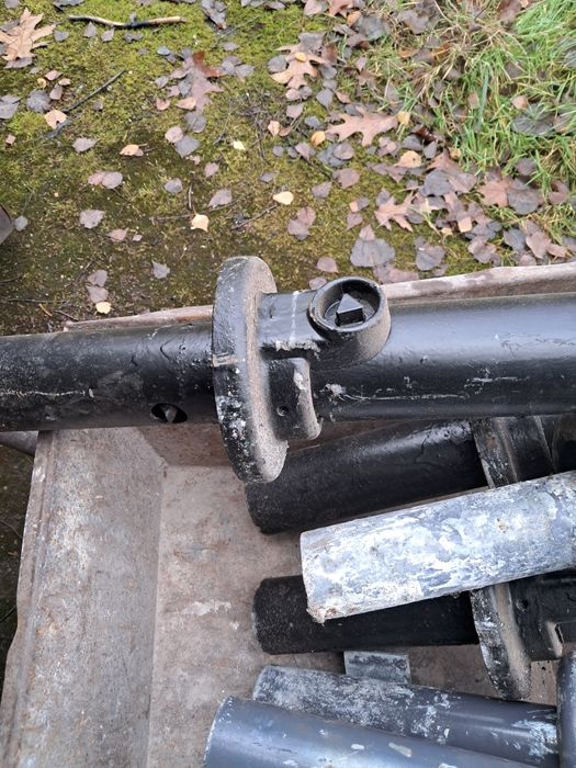 Słupek stalowy parkingowy miejski uliczny chodnikowy z zamkiem lub bez