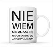Kubek z nadrukiem NIE WIEM NIE ZNAM SIĘ zarobiona jestem, na prezent
