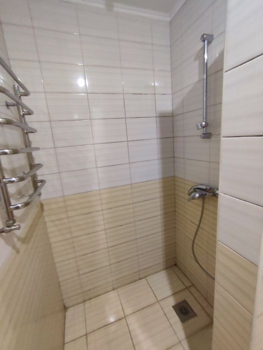 Продаж комерція центр міське озеро 1250$/м2