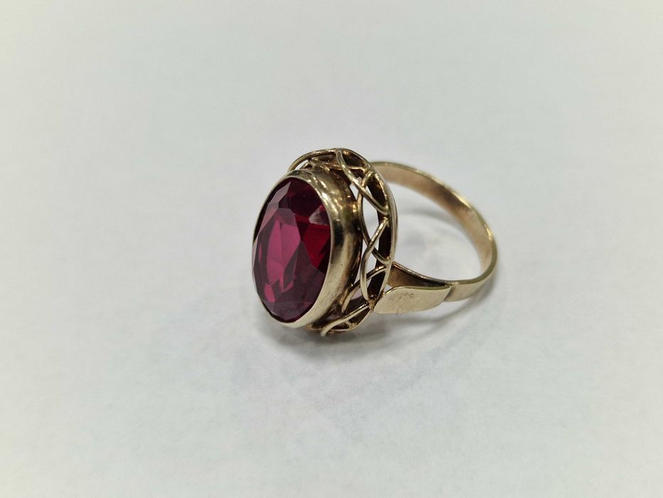 Złoty pierścionek/ 333/ 6.99 gram/R13/ Korund/ Niemcy/ XX wiek