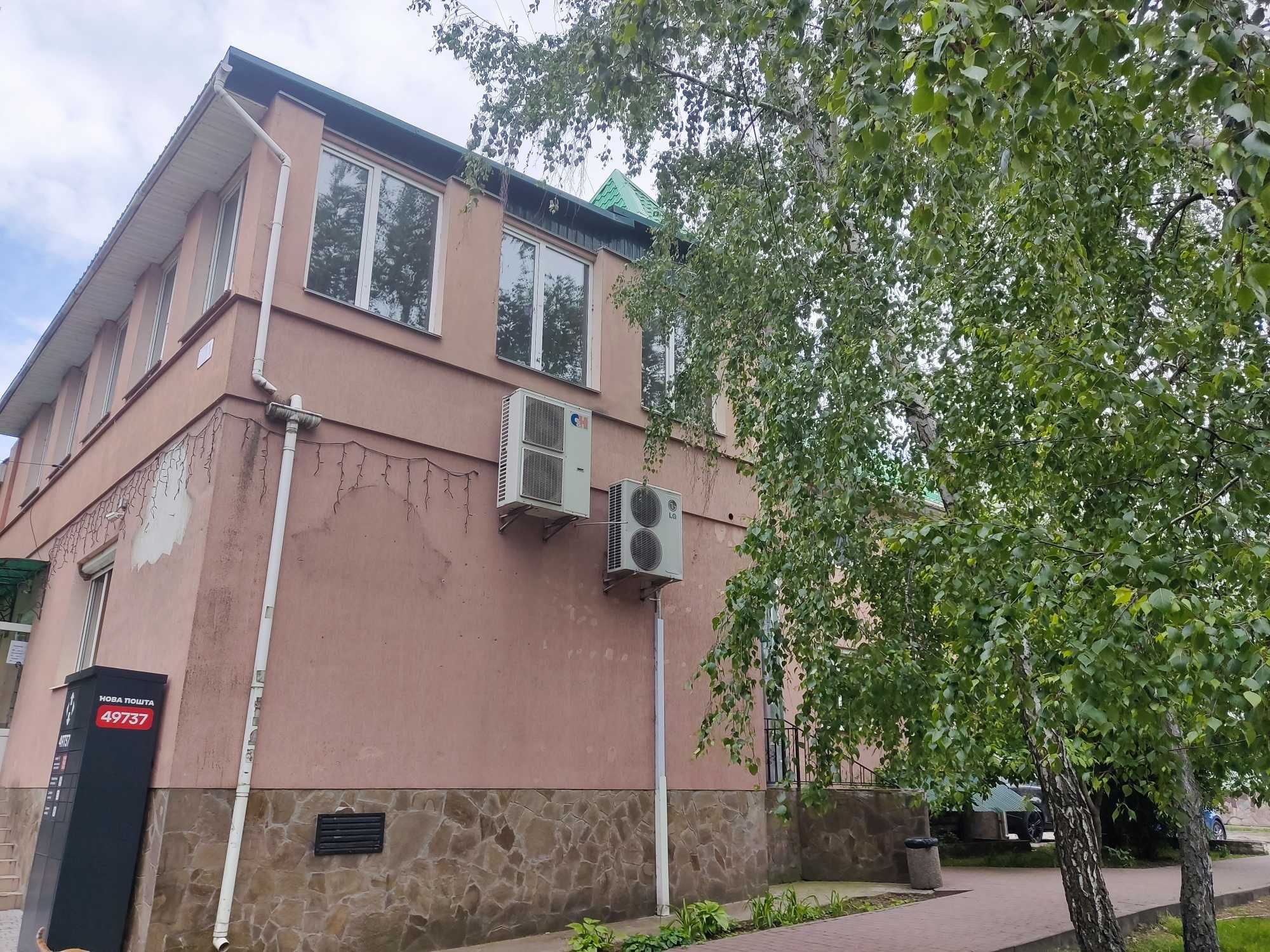 Здається в оренду приміщення 100 кВ м з окремим входом