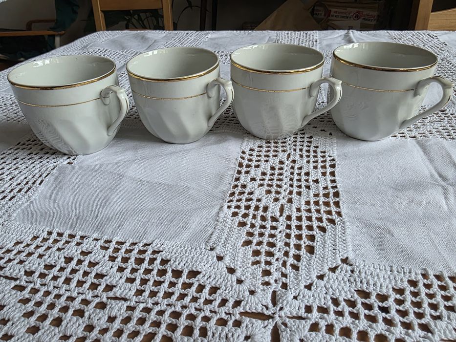 4 filiżanki porcelanowe Wałbrzych białe pozłacane KLASYKA
