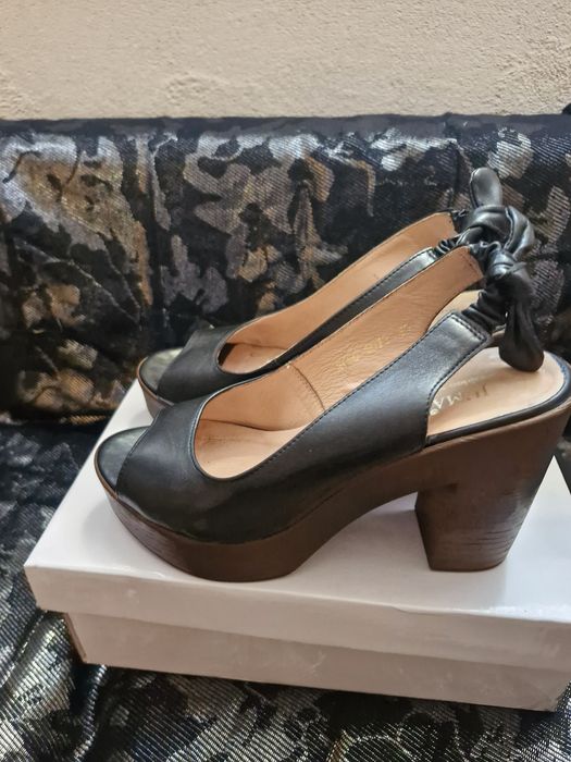 Sandałki na koturnie r. 39