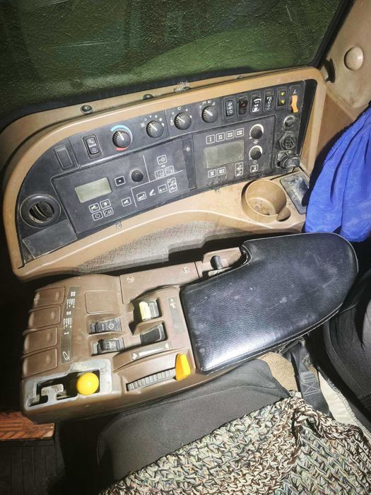 Трактор колёсный  John Deere 8130