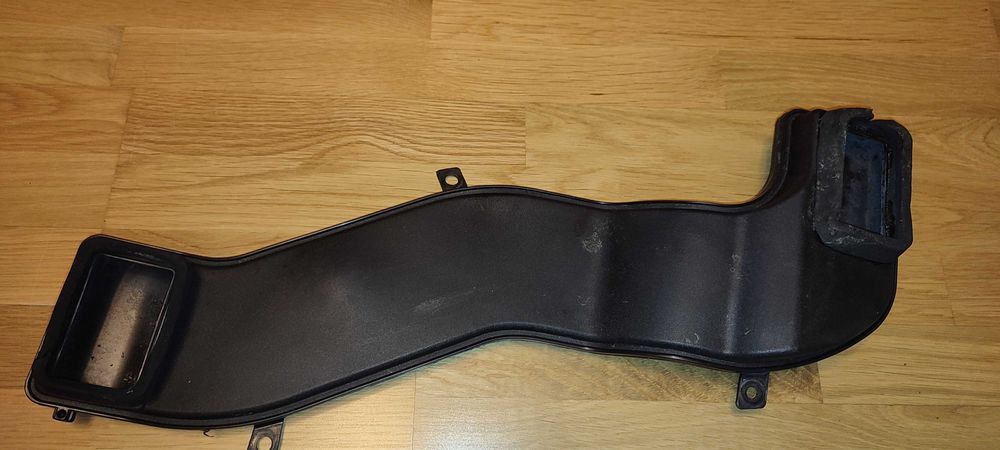 воздухозаборник патрубок повітряного фільтра 4N51-10B768-AF VOLVO V50