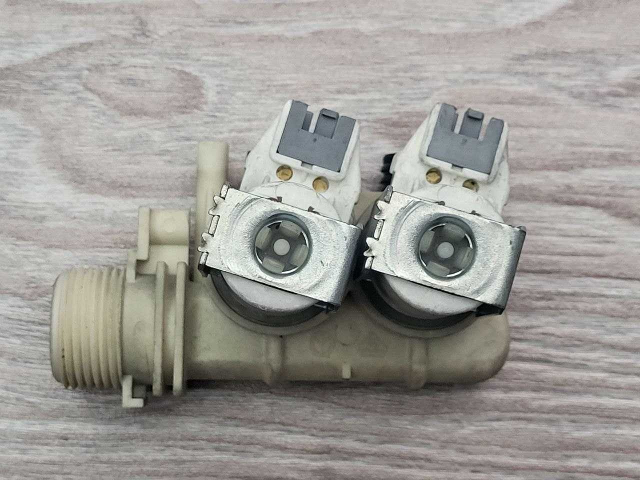 Клапан подачи воды для стиральной машинки Indesit WIUL 83 CSI – (Б/У)