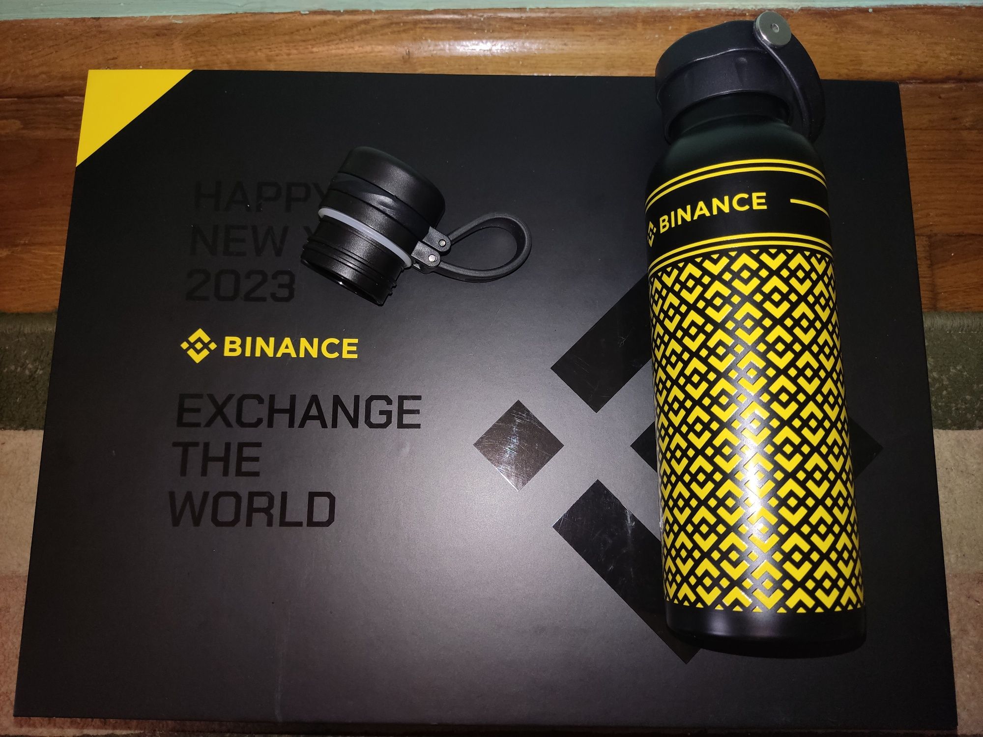 Binance мерч - термос, пляшка, бутилка