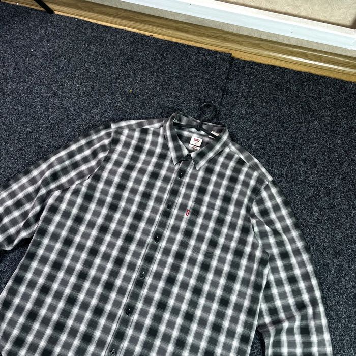 Рубашка Levi’s.