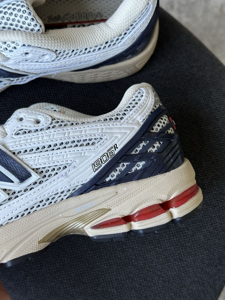 Продам Нью Беленс New Balance 1906R 41,42 розмір
