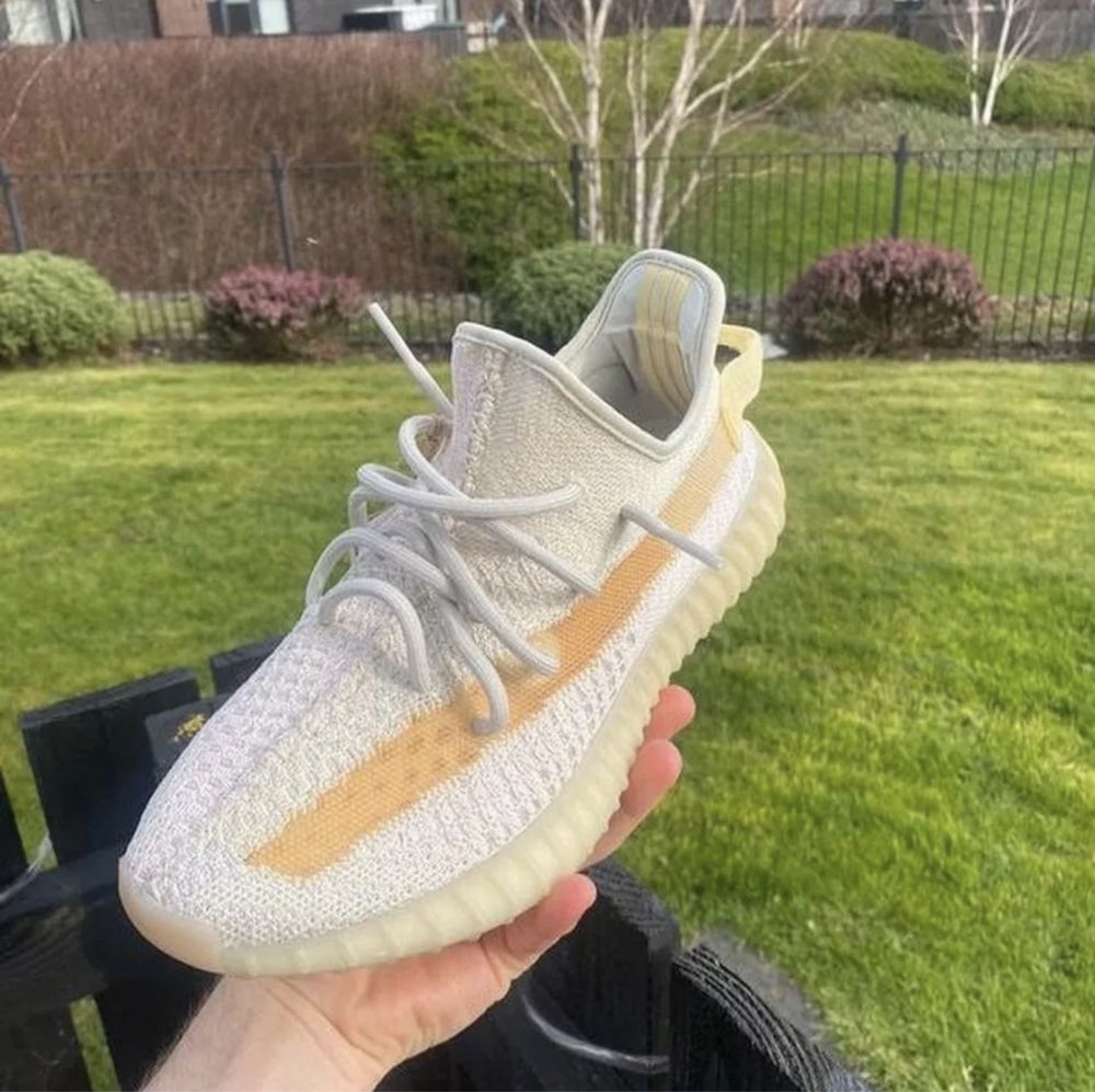 Оригінал Yeezy boots 350 V2 light US 8.5 змінює колір під солнцем