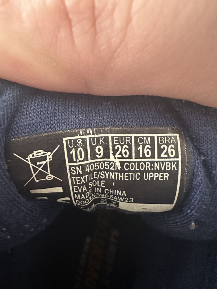 Buty zimowe Skechers ze światłami, rozmair 26