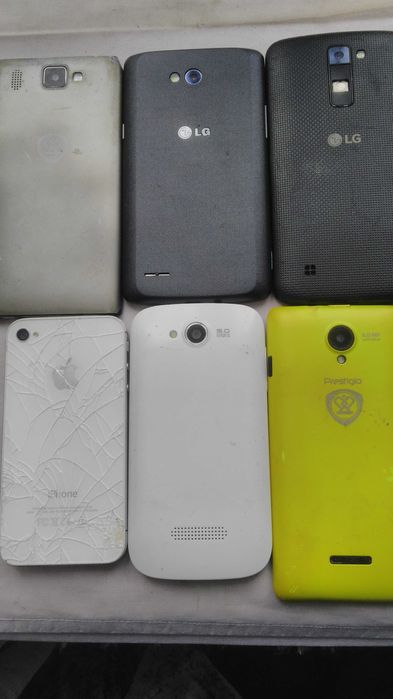 Лот мобільних телефонів Phone LG Prestigio fly 120г