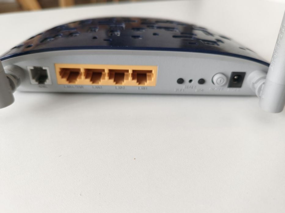 Router bezprzewodowy z firewall TP-LINK W8960N 300Mb/s stan bdb z WAN