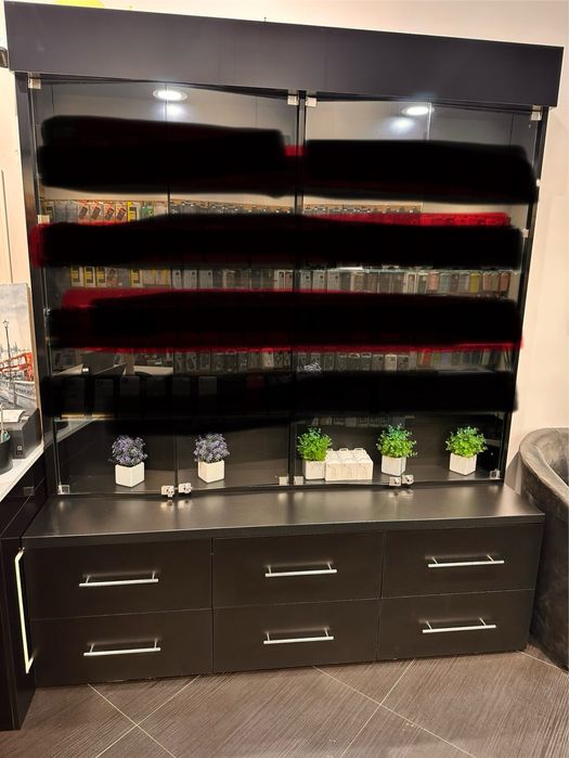 Полка під аксесуари для побільних телефонів та інше з диваном