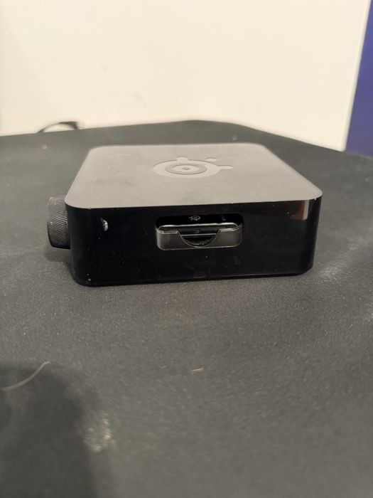 Panel / transmiter do SteelSeries Arctis Pro Wireless