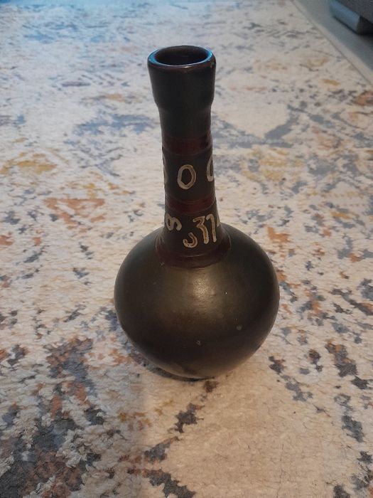 Gruziński wazonik gliniany