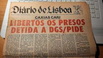 Jornais vários da altura do  25 de abril de 1974