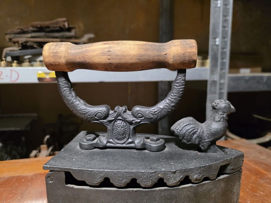 Stare żelazko na węgiel