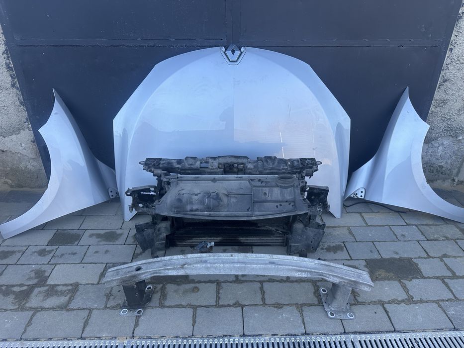 Бампер передний Renault Megan 3