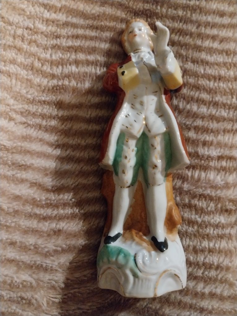 Porcelanowa figurka Panicz