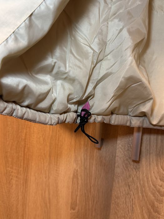 Куртка бежевого кольору