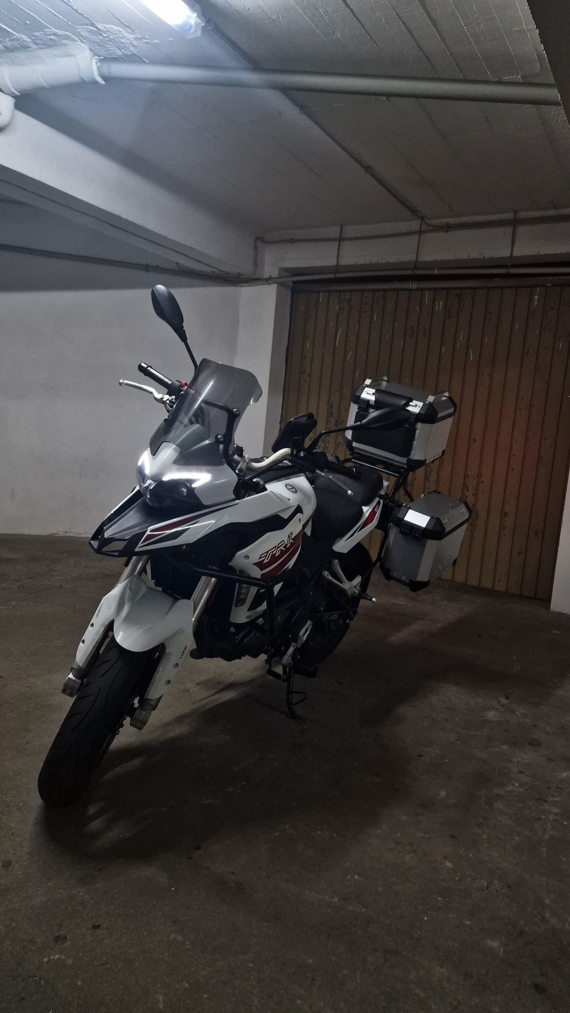 Benelli TRK 251 (quase nova)