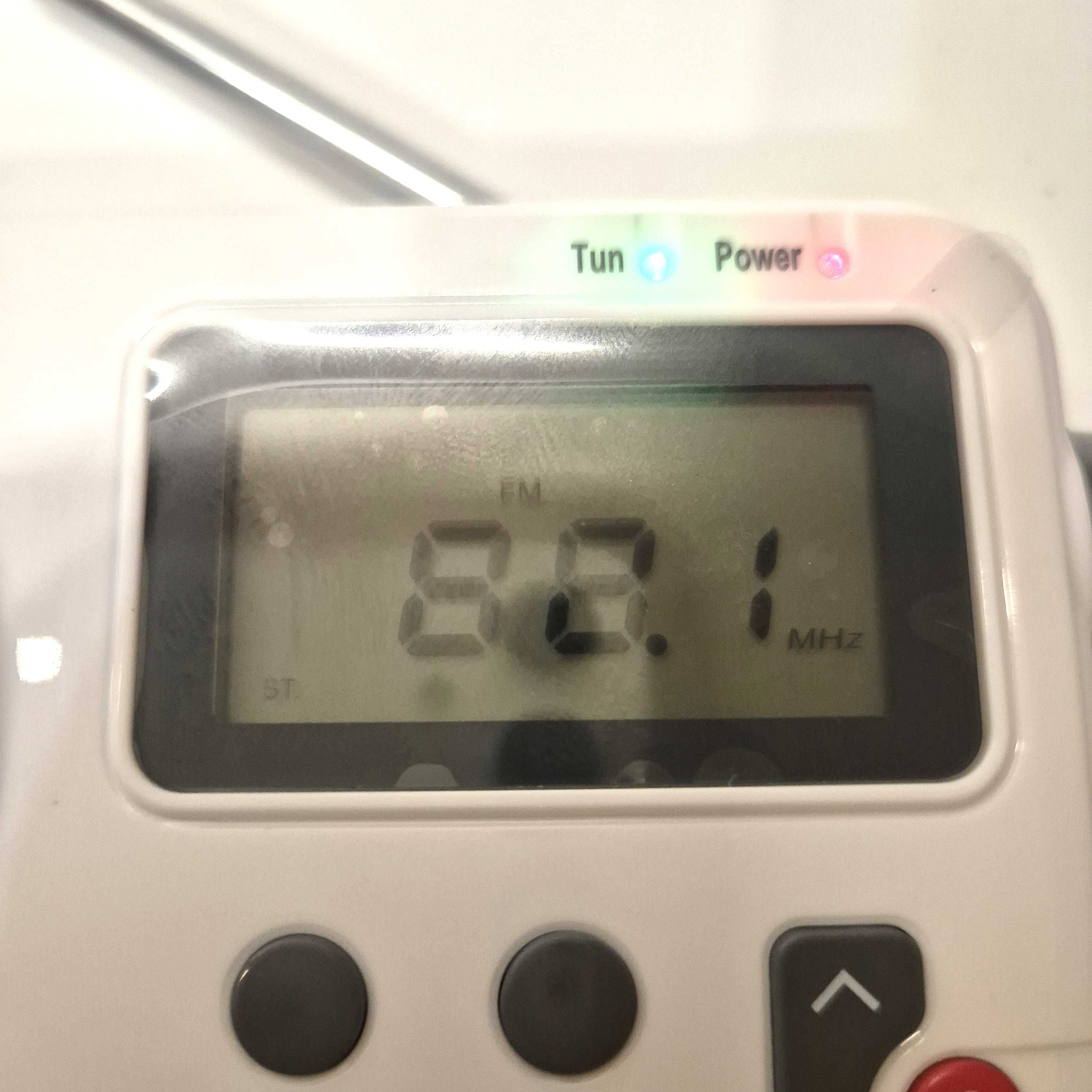 Radio sieciowo-bateryjne AM, FM GEKLOK SY-8801