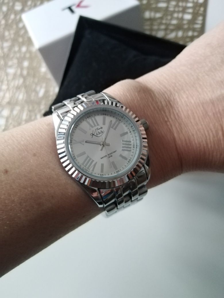 Nowy zegarek damski trendy kiss bransoleta srebrny