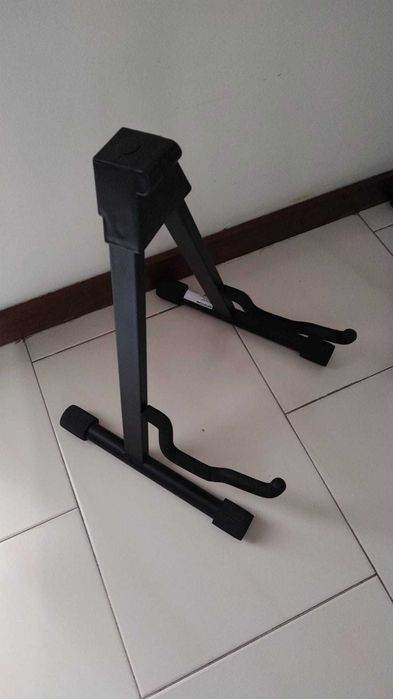Porta partituras, pedal e suportes guitarra