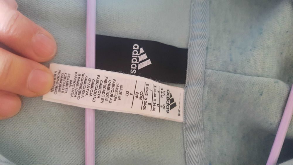 Casaco Adidas de mulher com capuz