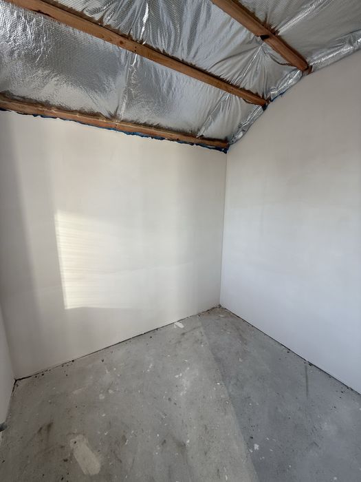 Продаж 2-поверхового будинку