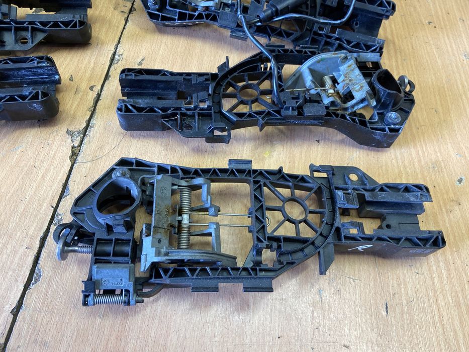 Кронштейн зовнішньої ручки vw CC кронштейн пассат б6 ручка б7