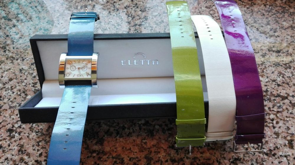 Relógio Eletta com 4 braceletes, mostrador do relógio em madrepérola